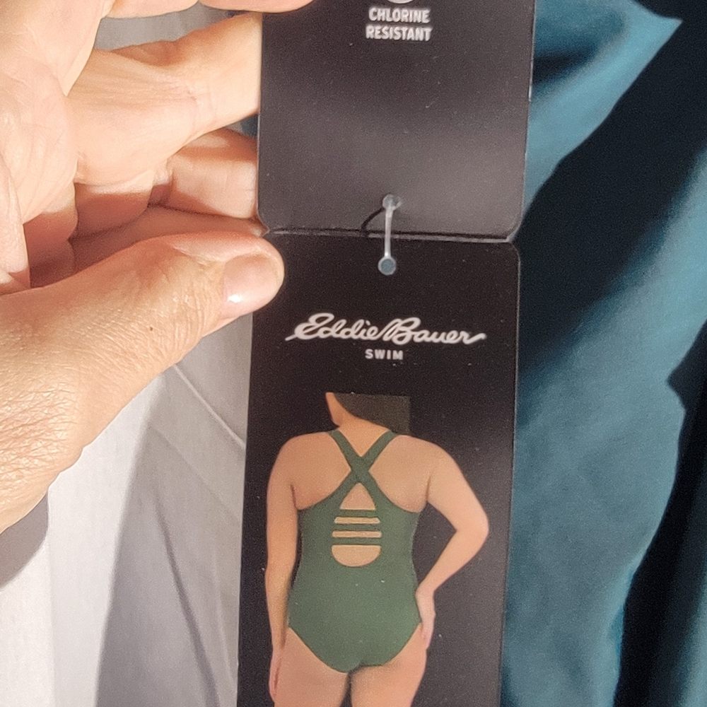 Eddie Bauer Women's Multi-Strap One-Piece with UV Protection Swimsuit, Green, L - Picture 4 of 9